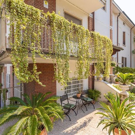 Crys: Apartments, Holiday, Business, Verde Verona Exteriör bild