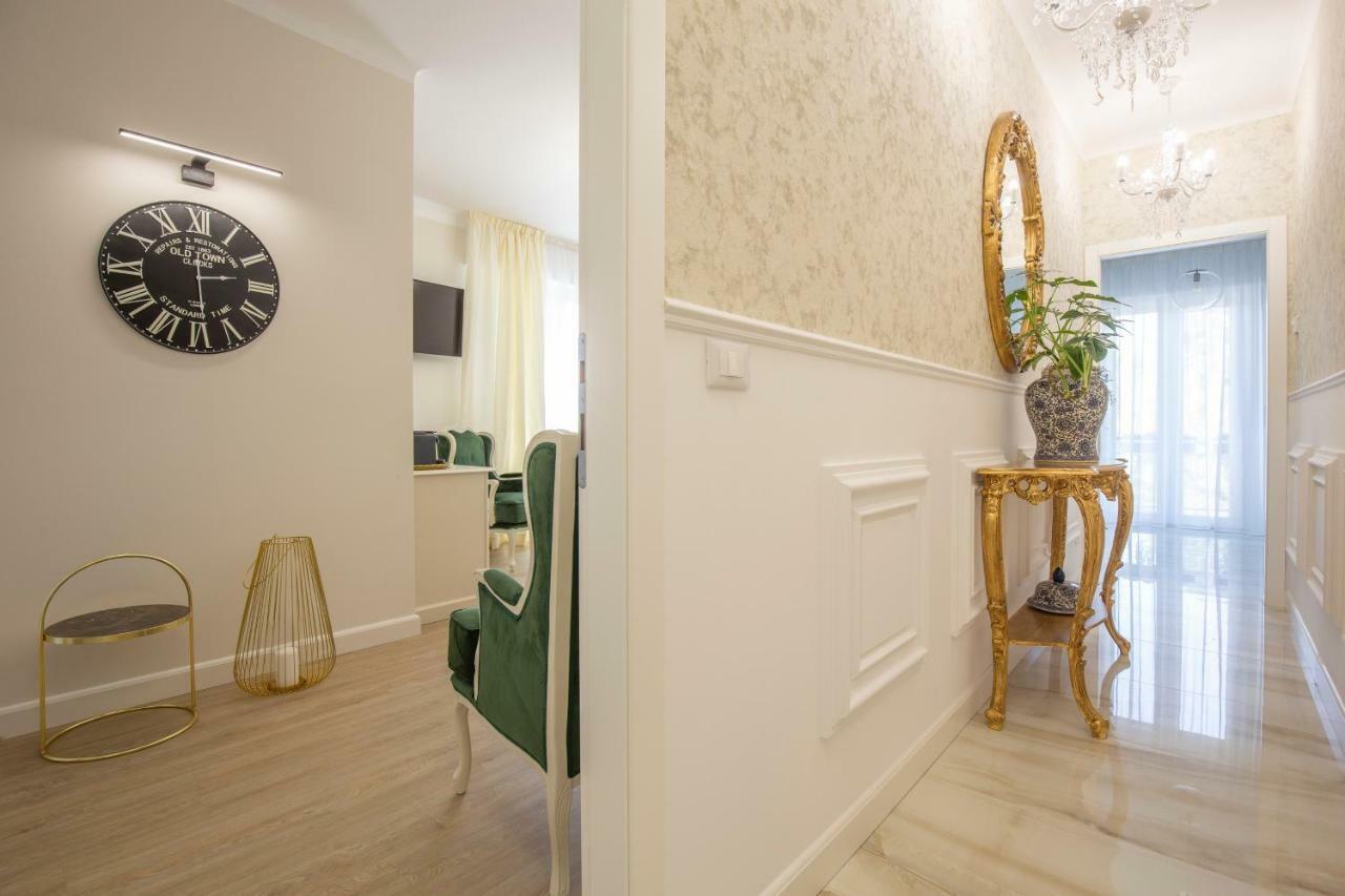 Crys: Apartments, Holiday, Business, Verde Verona Exteriör bild