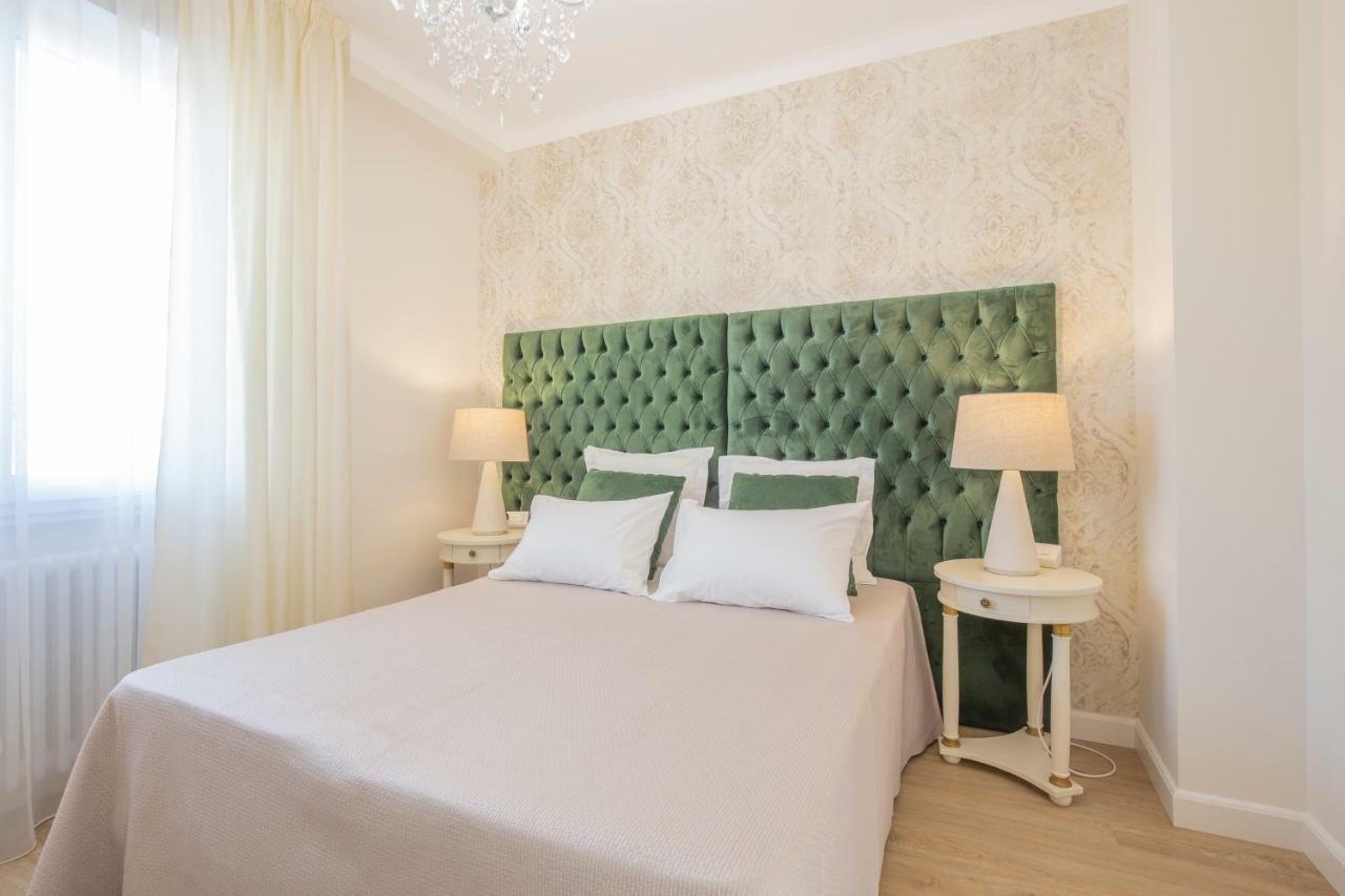 Crys: Apartments, Holiday, Business, Verde Verona Exteriör bild