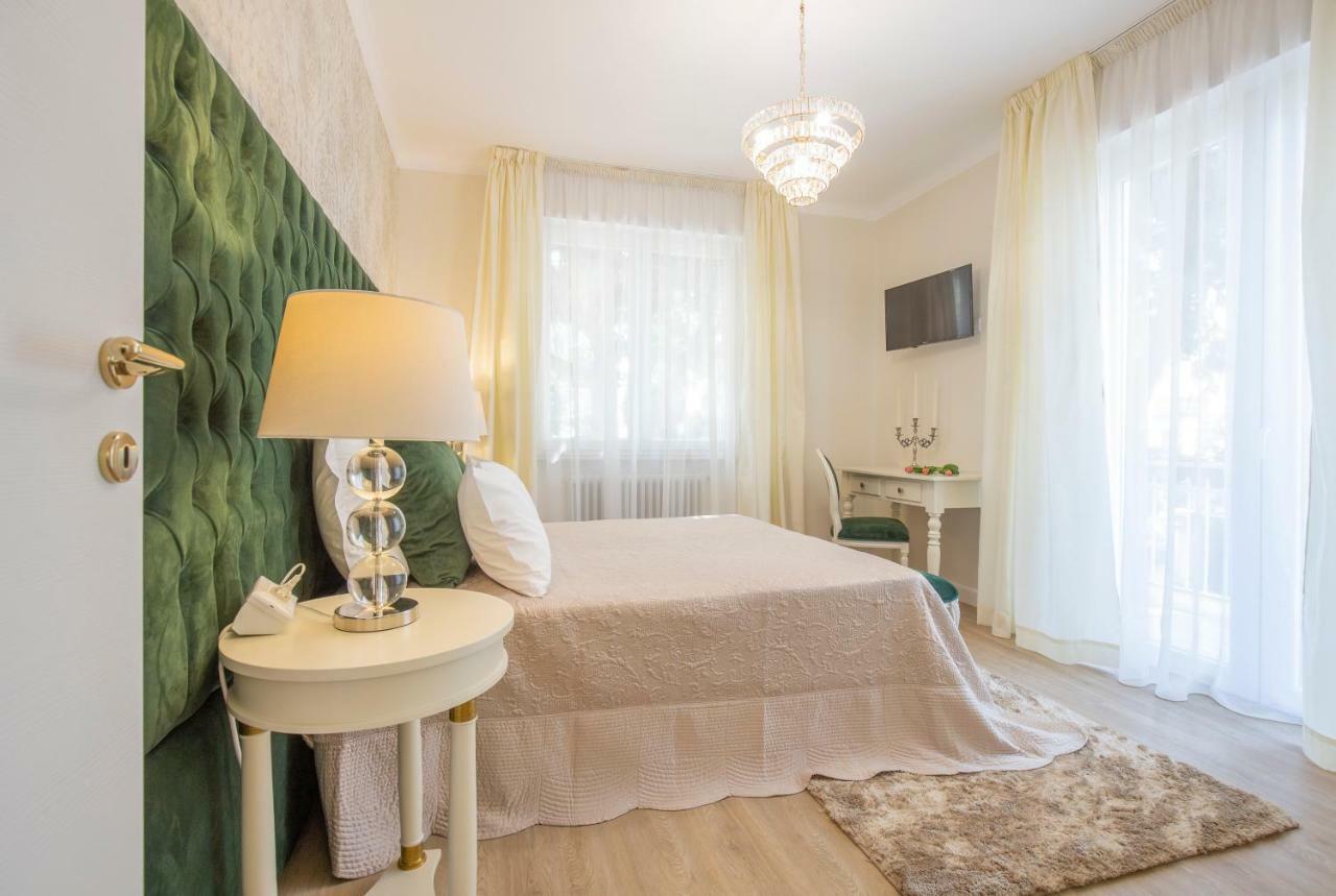 Crys: Apartments, Holiday, Business, Verde Verona Exteriör bild