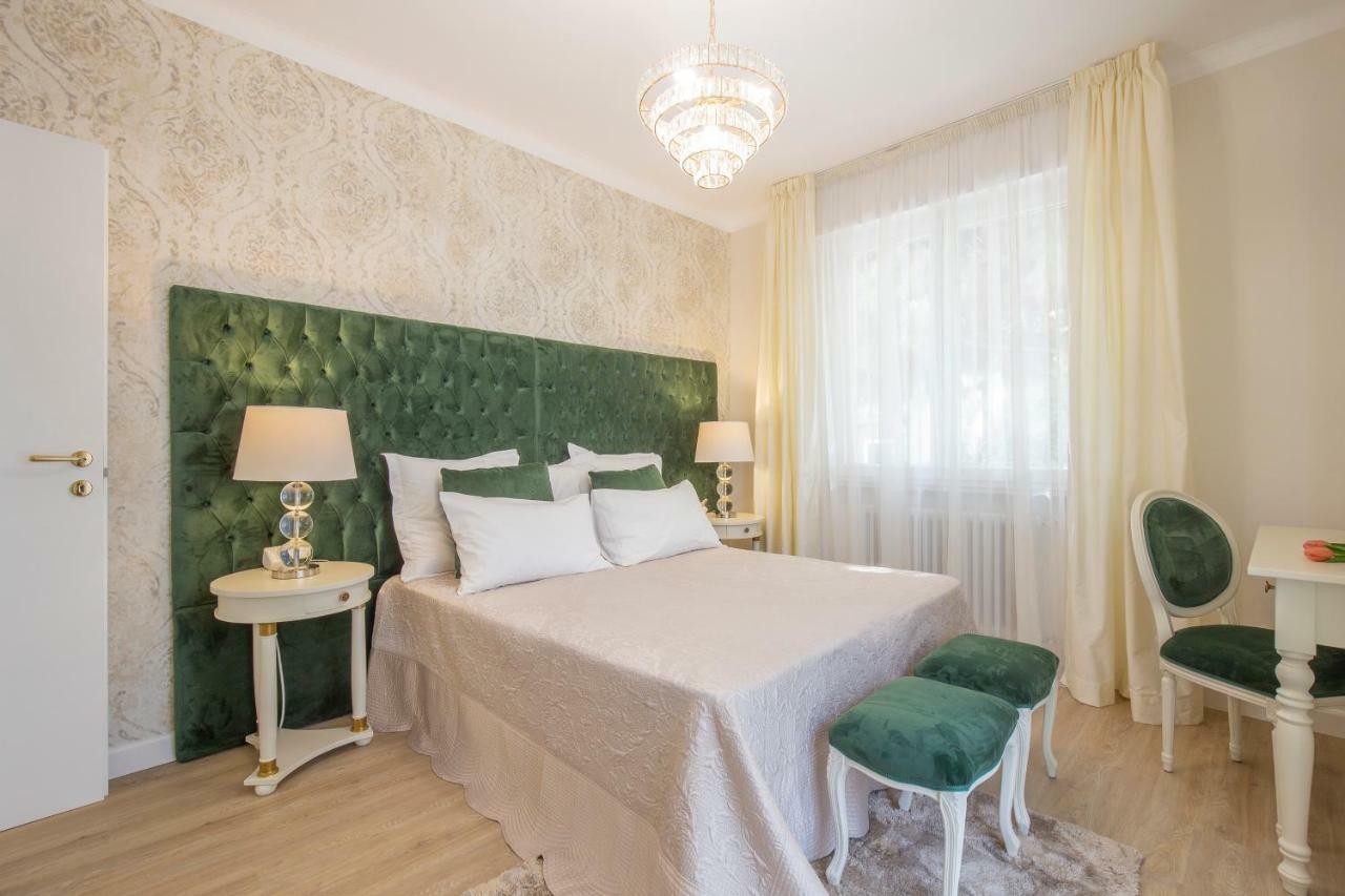 Crys: Apartments, Holiday, Business, Verde Verona Exteriör bild